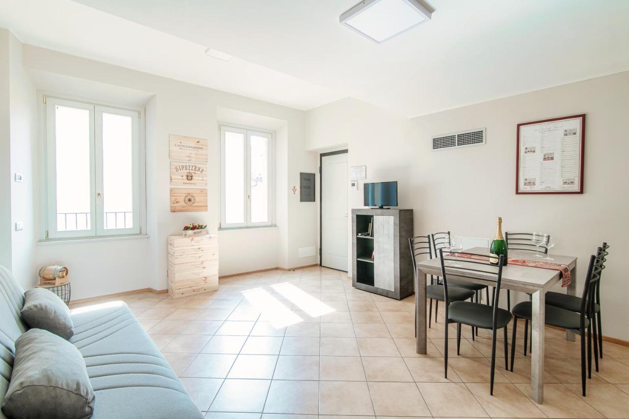 Grape Attic 72 - The House Of Travelers Appartement *